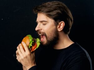 脂肪肝になる原因と症状